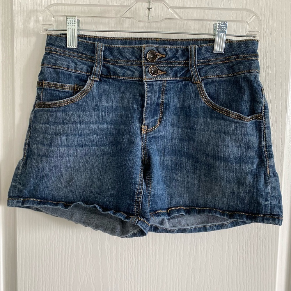 Jolt womenβsβ denim shorts. Size 3